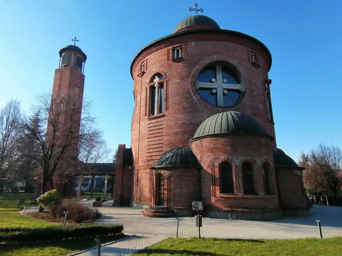 Свјетлопис_србског_православног_храма_Св._Василија_Острошког,_Бежанијска_Коса,_Биоград13.jpg