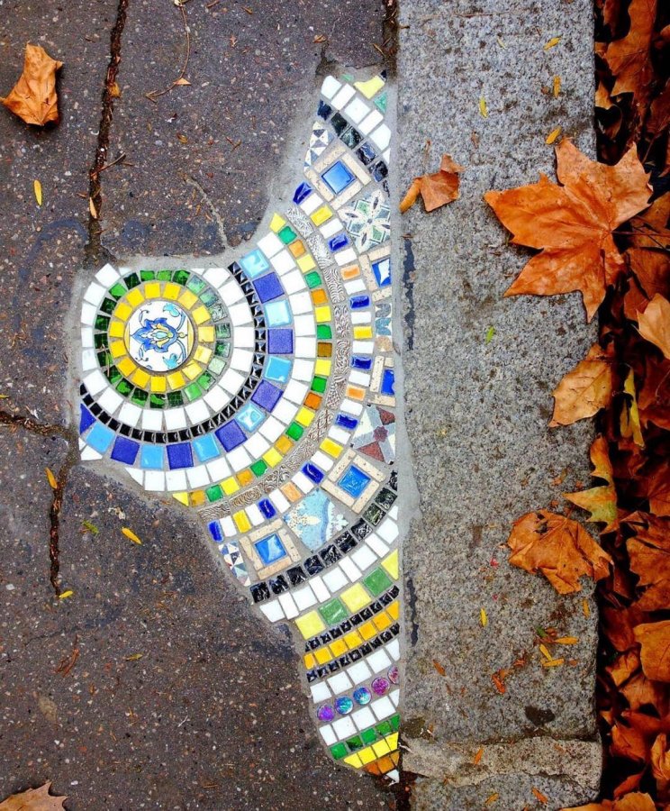 1-sidewalk-mosaic-street-art-in-France.jpg