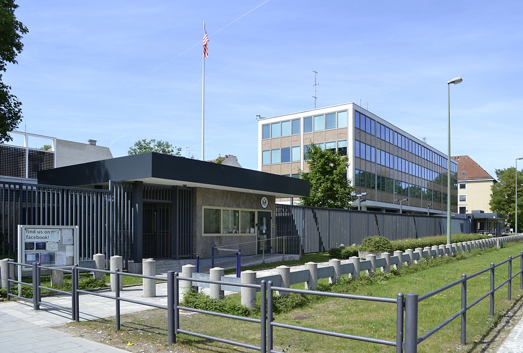 1024px-Amerikanisches_Generalkonsulat_in_München.jpg