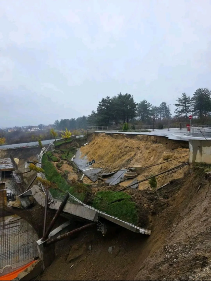 1764345705107-png.259542