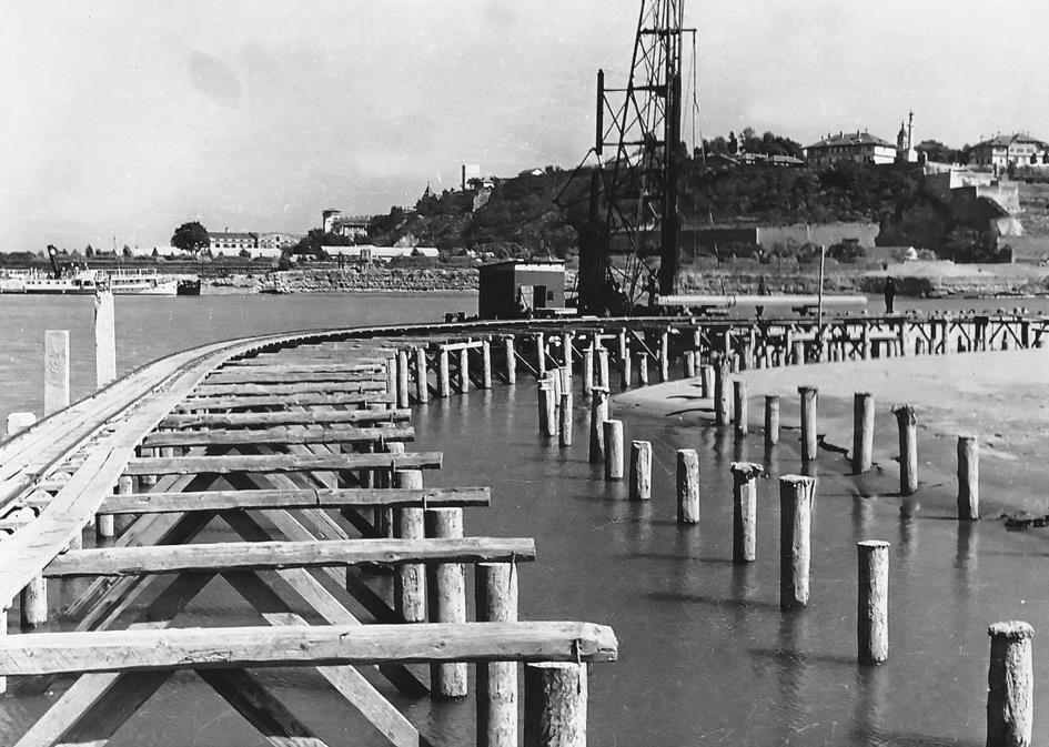 1938. Gradnja spica obaloutvrde na levoj obali Save - 525607_449176585138646_2120719709_n.jpg