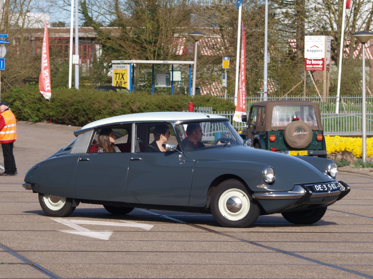 1967_Citroen_ID19B_pic2.png