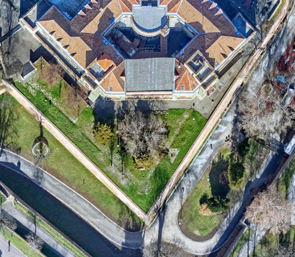 2021. Juzni bedemi tvrdjave oko Vojnog muzeja, aero snimak.jpg