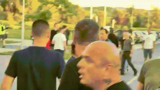 5n6jb1zkwj4f1.gif