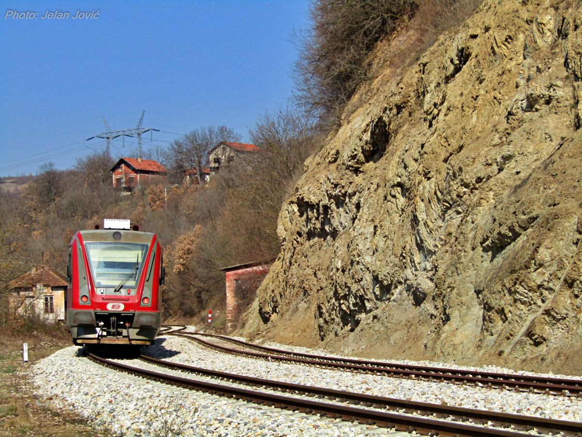 711 001-002 (2).jpg