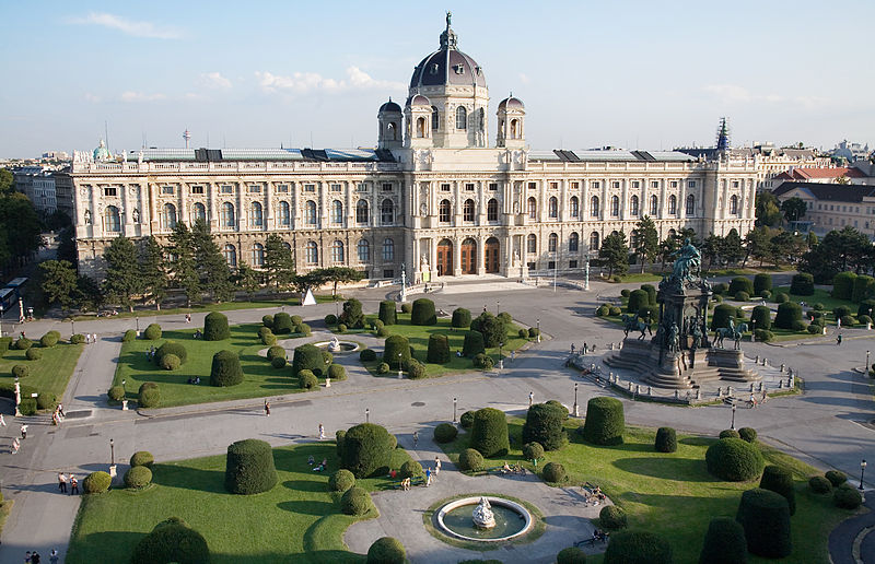 800px-Vienna_-_View_of_Maria_Theresien-Platz_and_the_Kunsthistorisches_Museum_-_6291.jpg