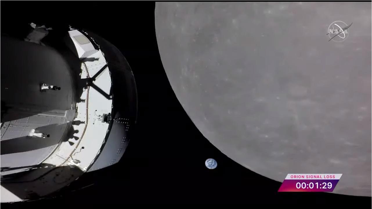 Artemis, Close flyby of the Moon 2.jpg
