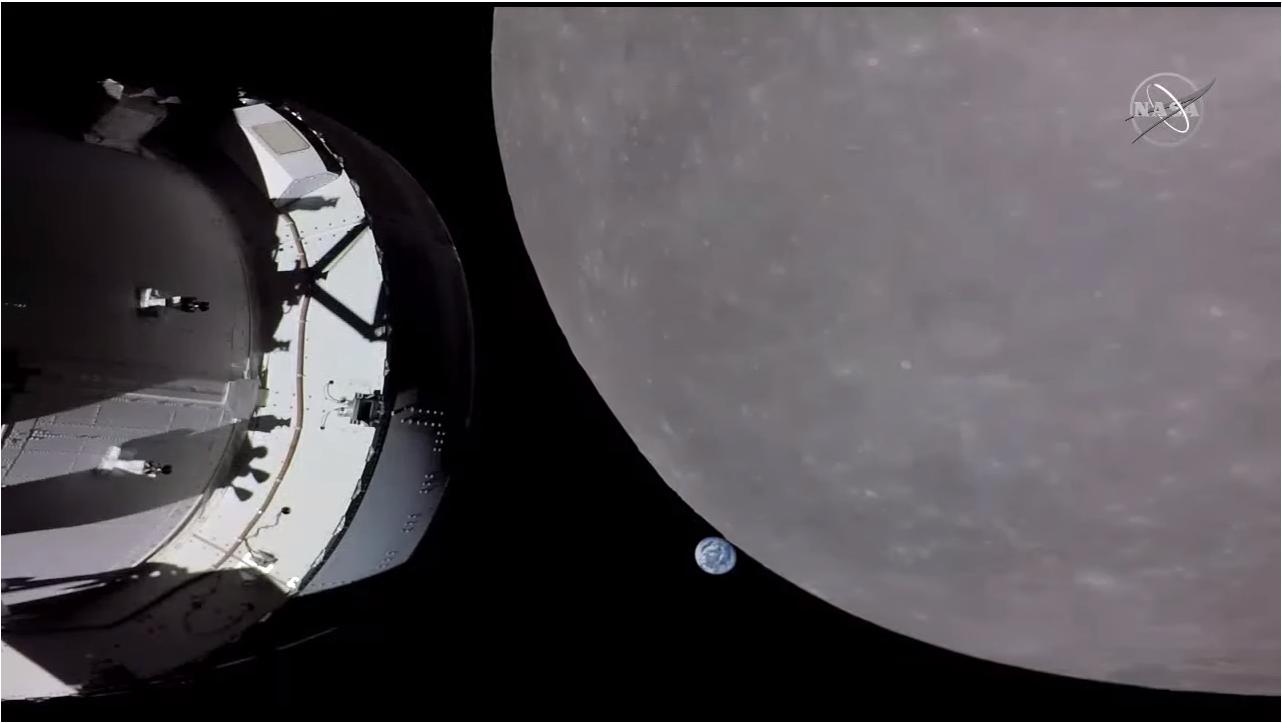 Artemis, Close flyby of the Moon 3.jpg