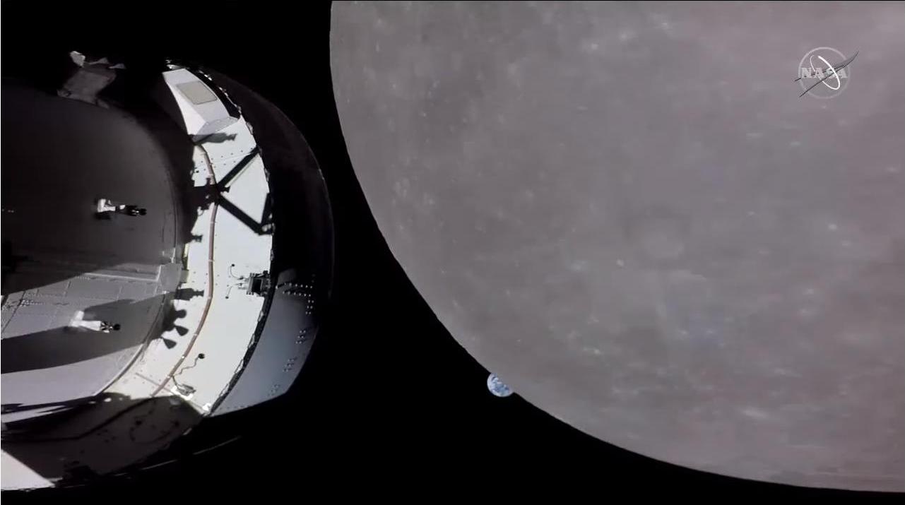 Artemis, Close flyby of the Moon 4.jpg