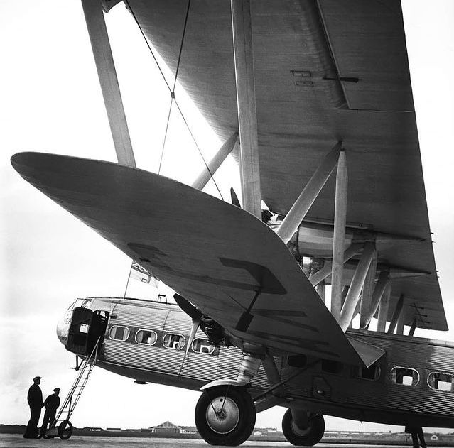 Avion 1930 Paris.jpg