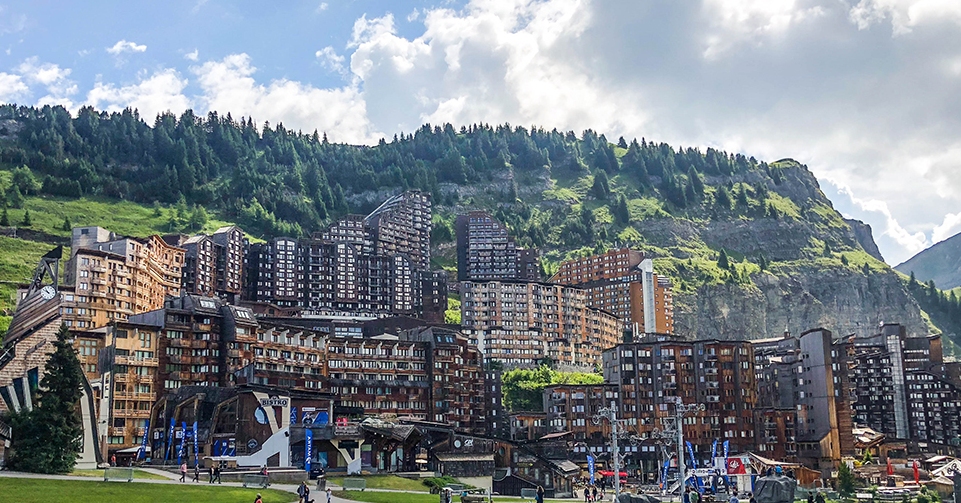 avoriaz_station ski.jpg