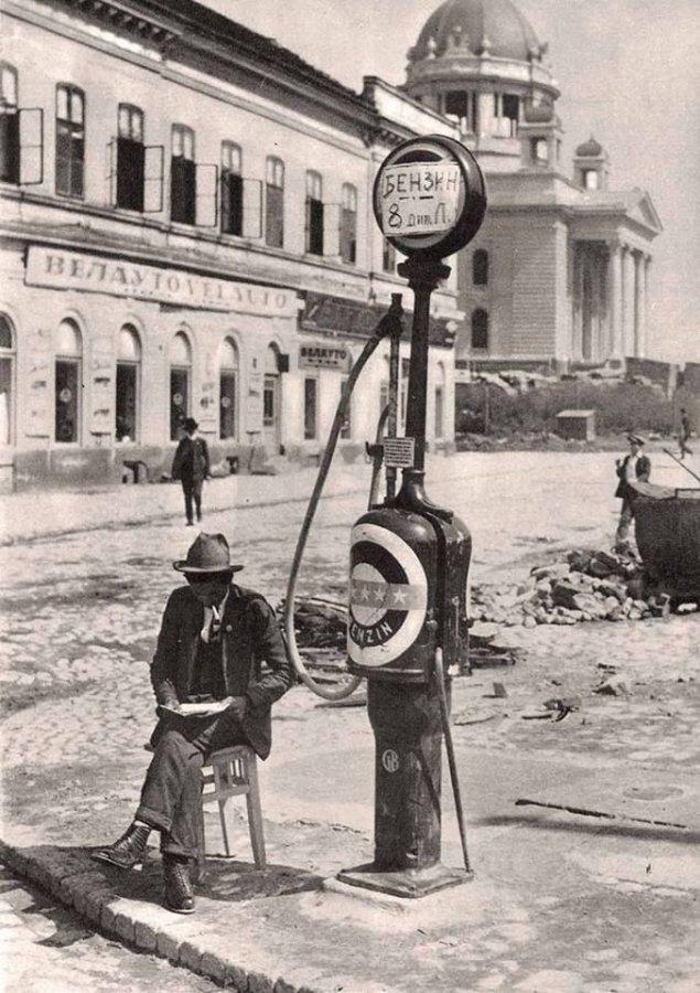 Beograd 1920.godine - Selling gas, Belgrade Serbia in 1920.jpg