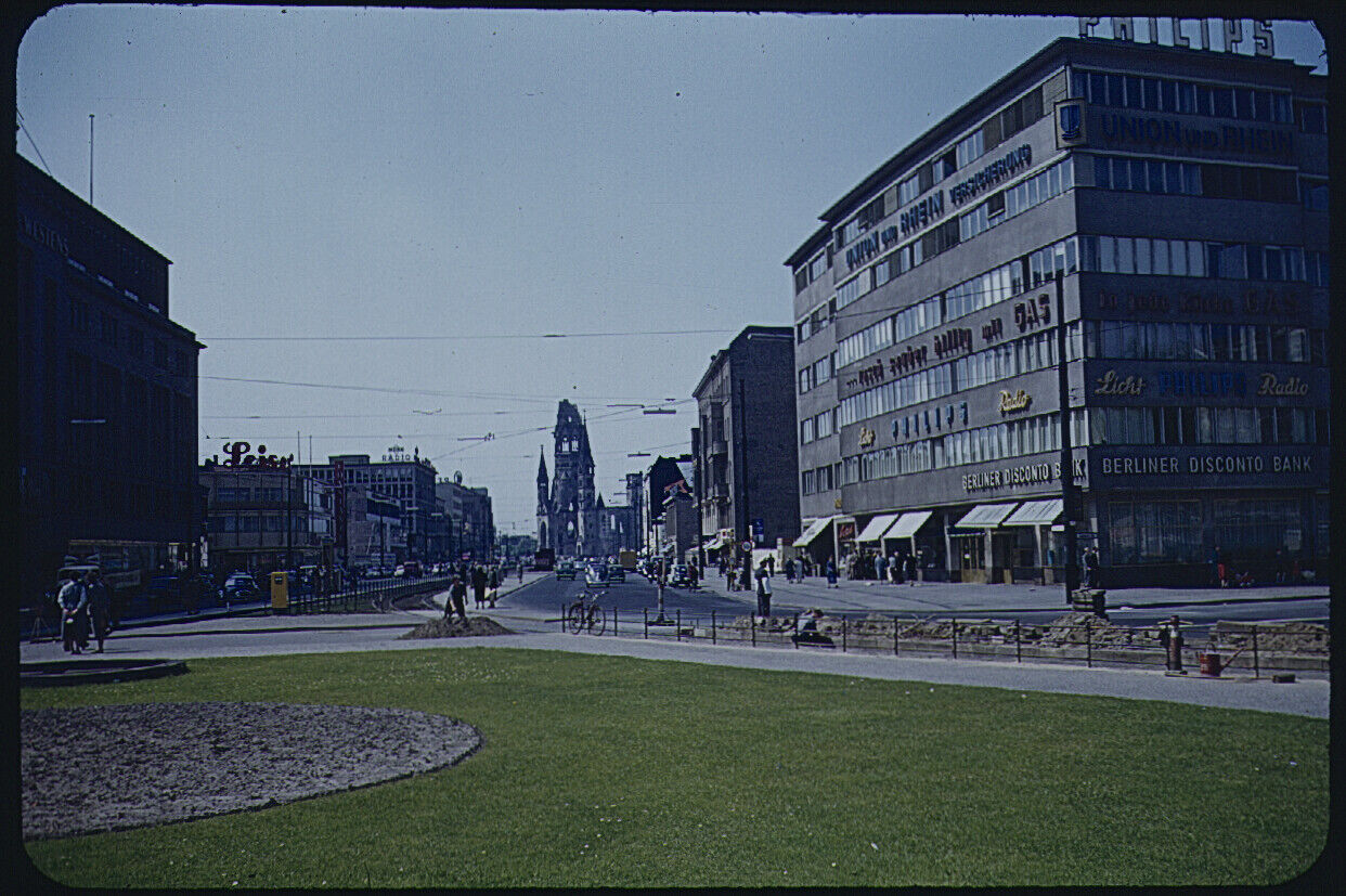 BERLIN 1950er INNENSTADT STRAßENANSICHT-1.jpg