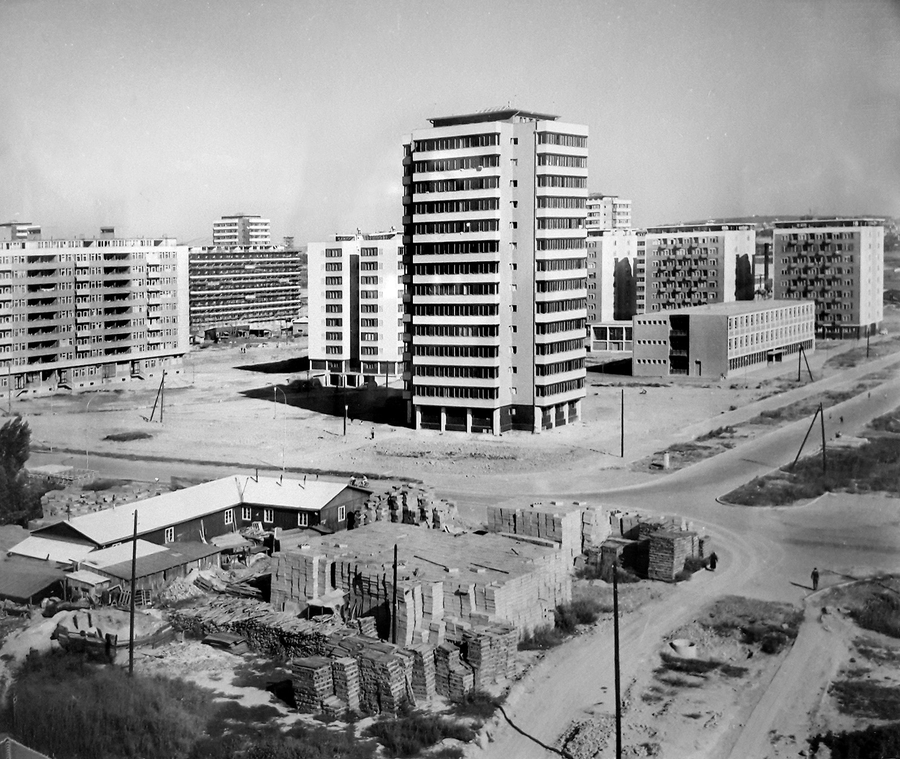 BLOK 1Ugao danasnjih Narodnih heroja i Bulevara Zorana Djindjica, pocetkom 60-ih.png