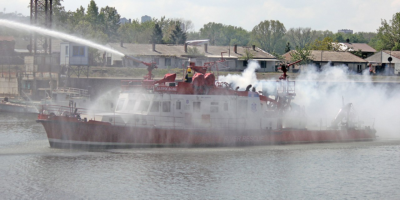 Brod vatrogasac Wikimedia slikano 19.04.2019. god Srđan Popović 13.jpg