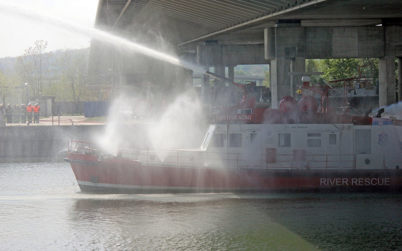 Brod vatrogasac Wikimedia slikano 19.04.2019. god Srđan Popović 3.jpg