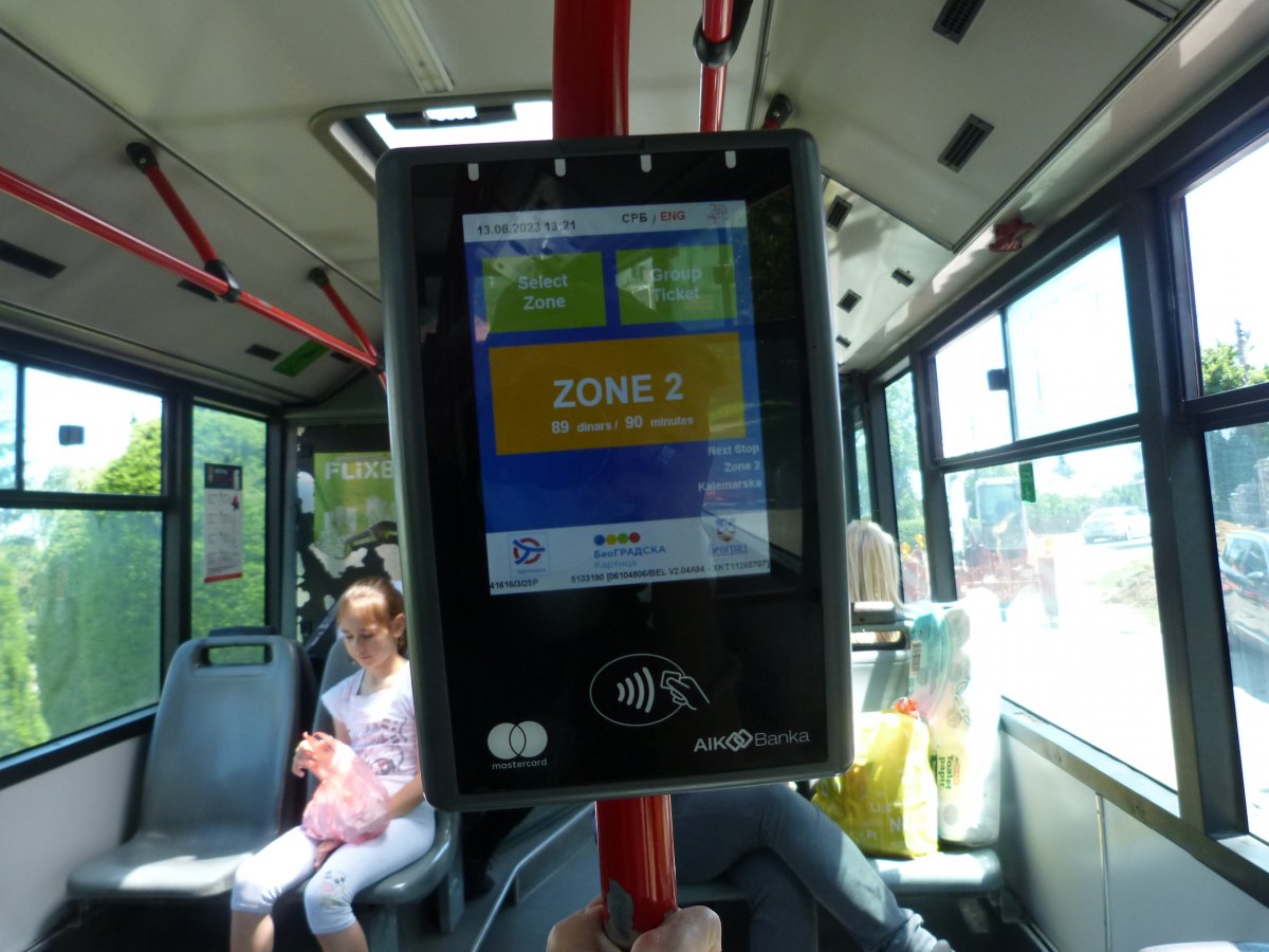 Bus plus validator u autobusu 25 P.JPG