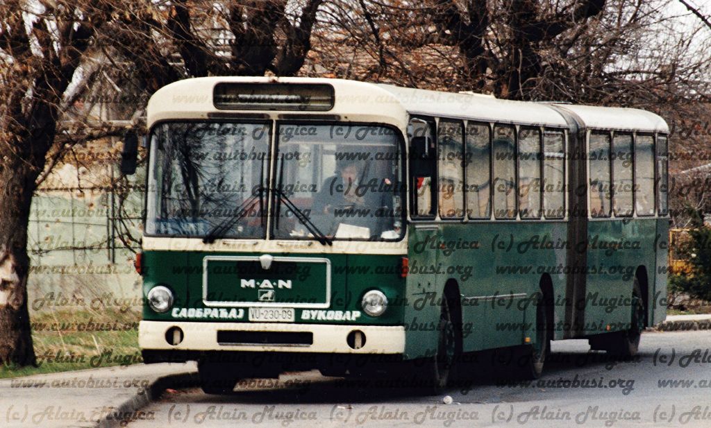 Bus VU-230-09 Vukovar 1997c.jpg