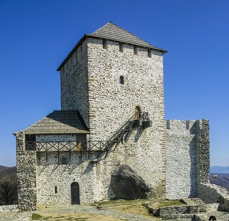 donjon-of-vrsac-fortress.jpg