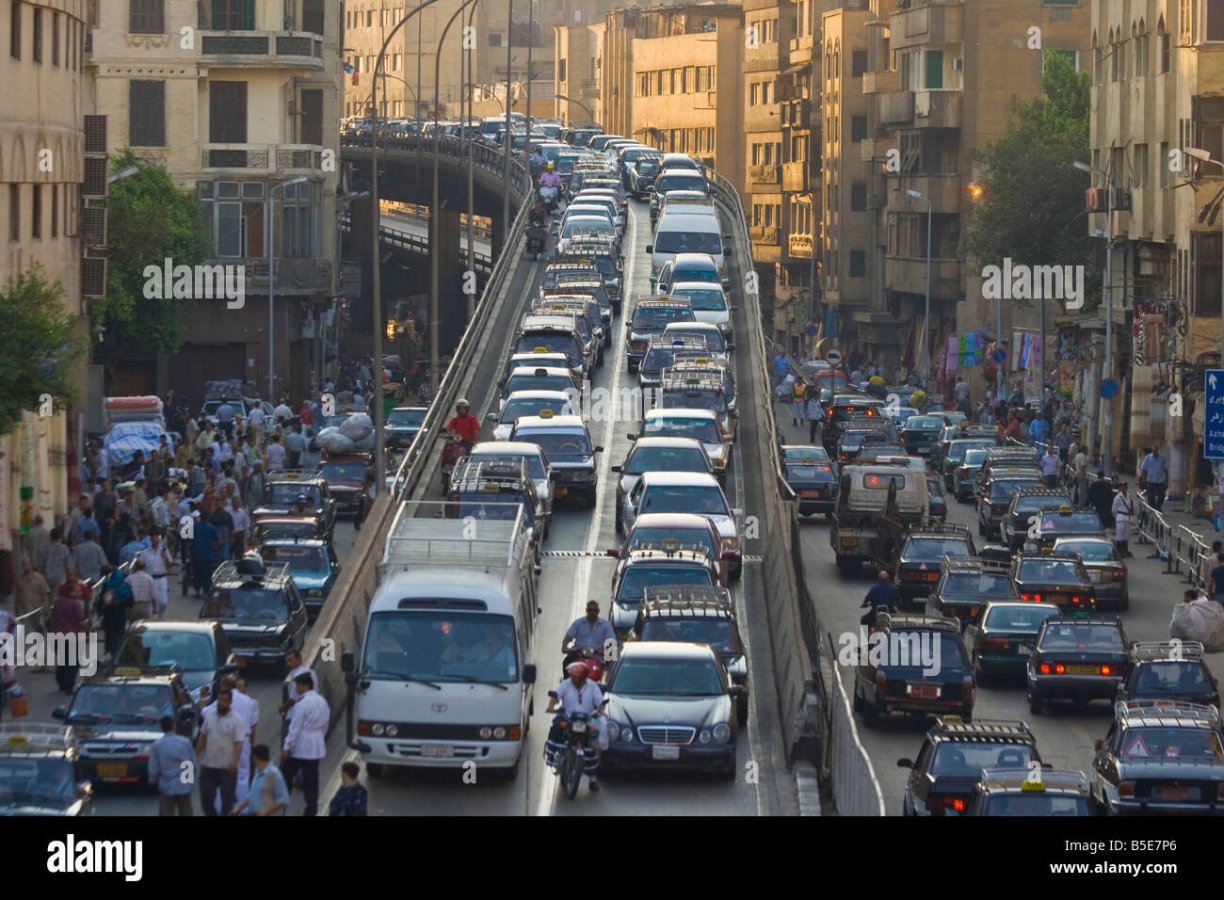 heavy-traffic-in-cairo-egypt-B5E7P6.jpg