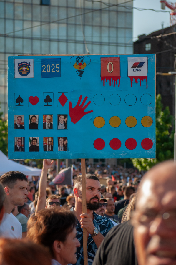 imgi_13_par-slika-sa-danasnjeg-protesta-1-2-06-28-2025-v0-qgekqebmfr9f1.png