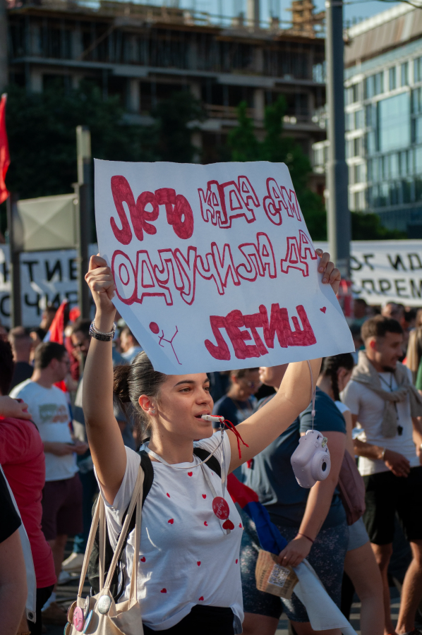 imgi_17_par-slika-sa-danasnjeg-protesta-1-2-06-28-2025-v0-z1wlsabmfr9f1.png