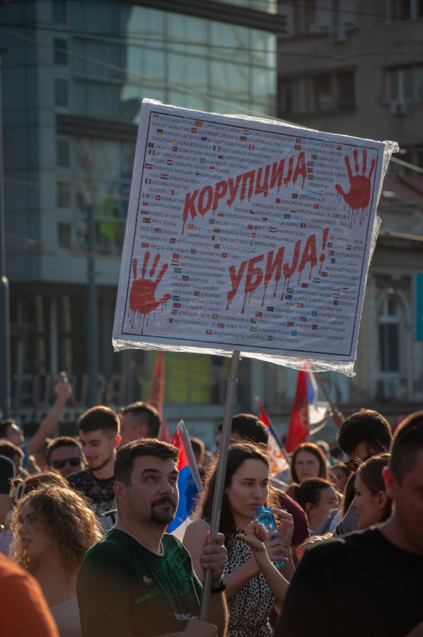 imgi_20_par-slika-sa-danasnjeg-protesta-1-2-06-28-2025-v0-0ms2gabmfr9f1.png