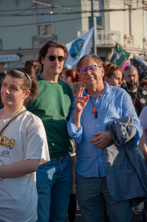 imgi_21_par-slika-sa-danasnjeg-protesta-1-2-06-28-2025-v0-xgs2idbmfr9f1.png
