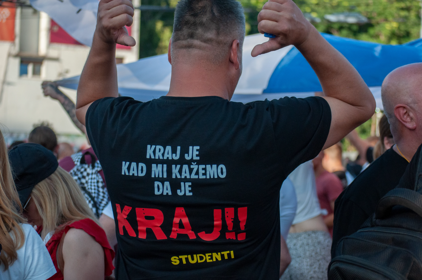 imgi_24_par-slika-sa-danasnjeg-protesta-1-2-06-28-2025-v0-dp0iprcmfr9f1.png