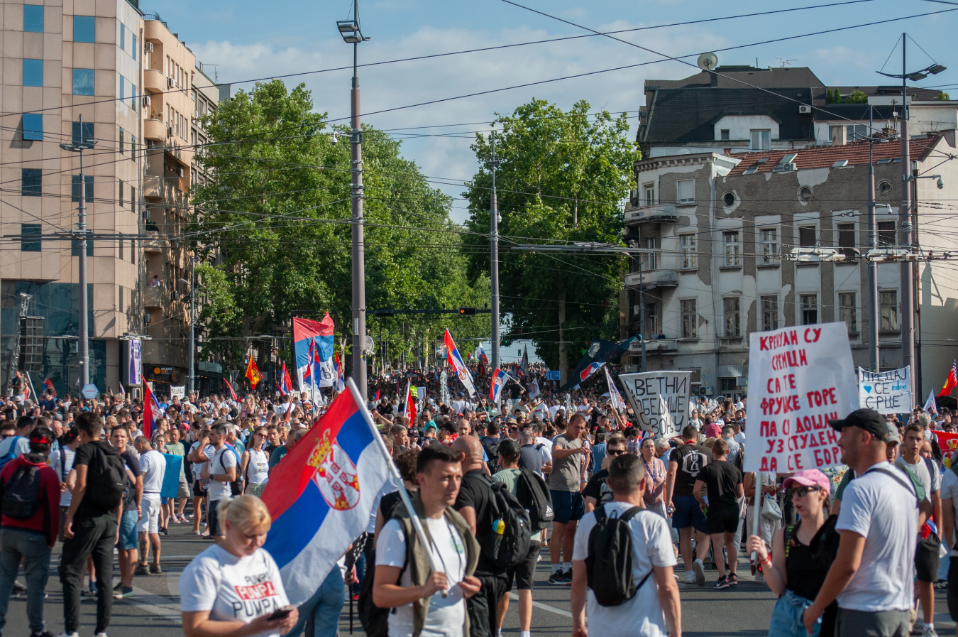 imgi_7_par-slika-sa-danasnjeg-protesta-1-2-06-28-2025-v0-jvbwacbmfr9f1.png