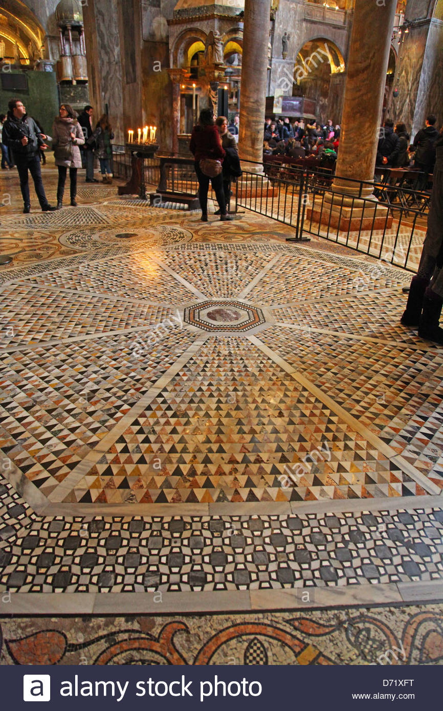 interior-view-of-saint-marks-basilica-or-the-basilica-di-san-marco-D71XFT.jpg