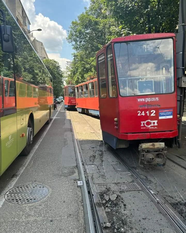 'Iskočio tramvaj iz šina u Resavskoj'.webp.jpg