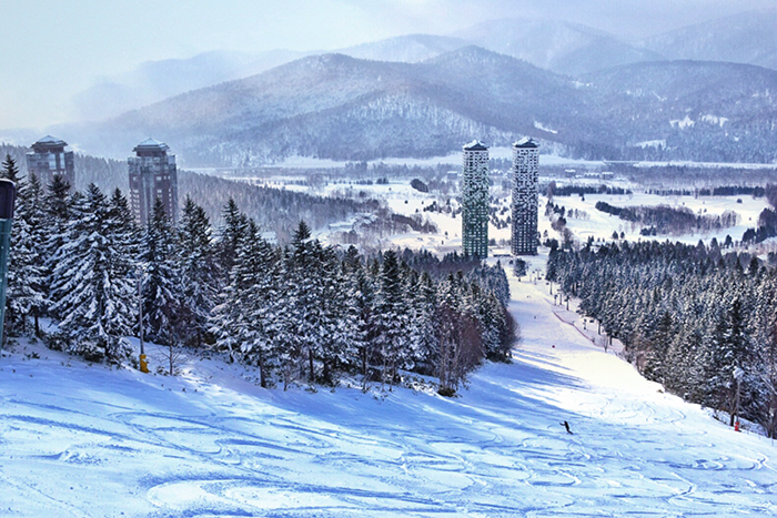 Japan ski resort Tomamu.jpg