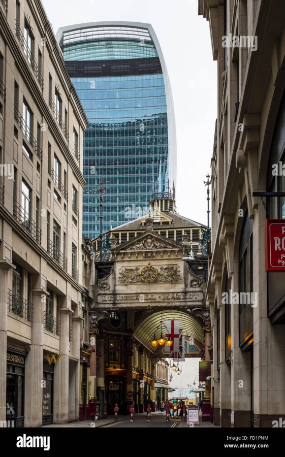 juxtaposition-of-old-and-new-buildings-in-the-city-of-london-walkie-FD1PNM.jpg
