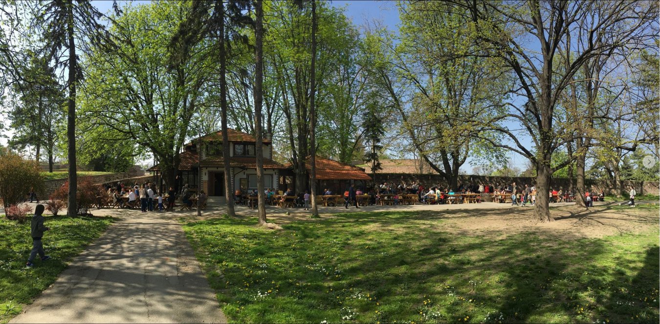 Kafana Mali Kalemegdan 2.jpg