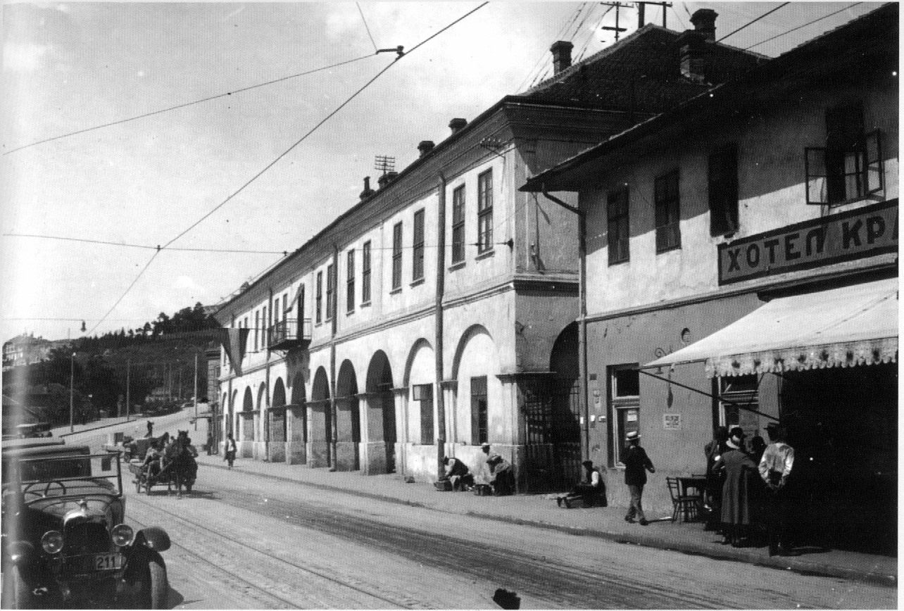 Karadjordjeva br.13, Carinarnica i do nje Hotel Kragujevac, ka Knez Mihailovom vencu.jpg