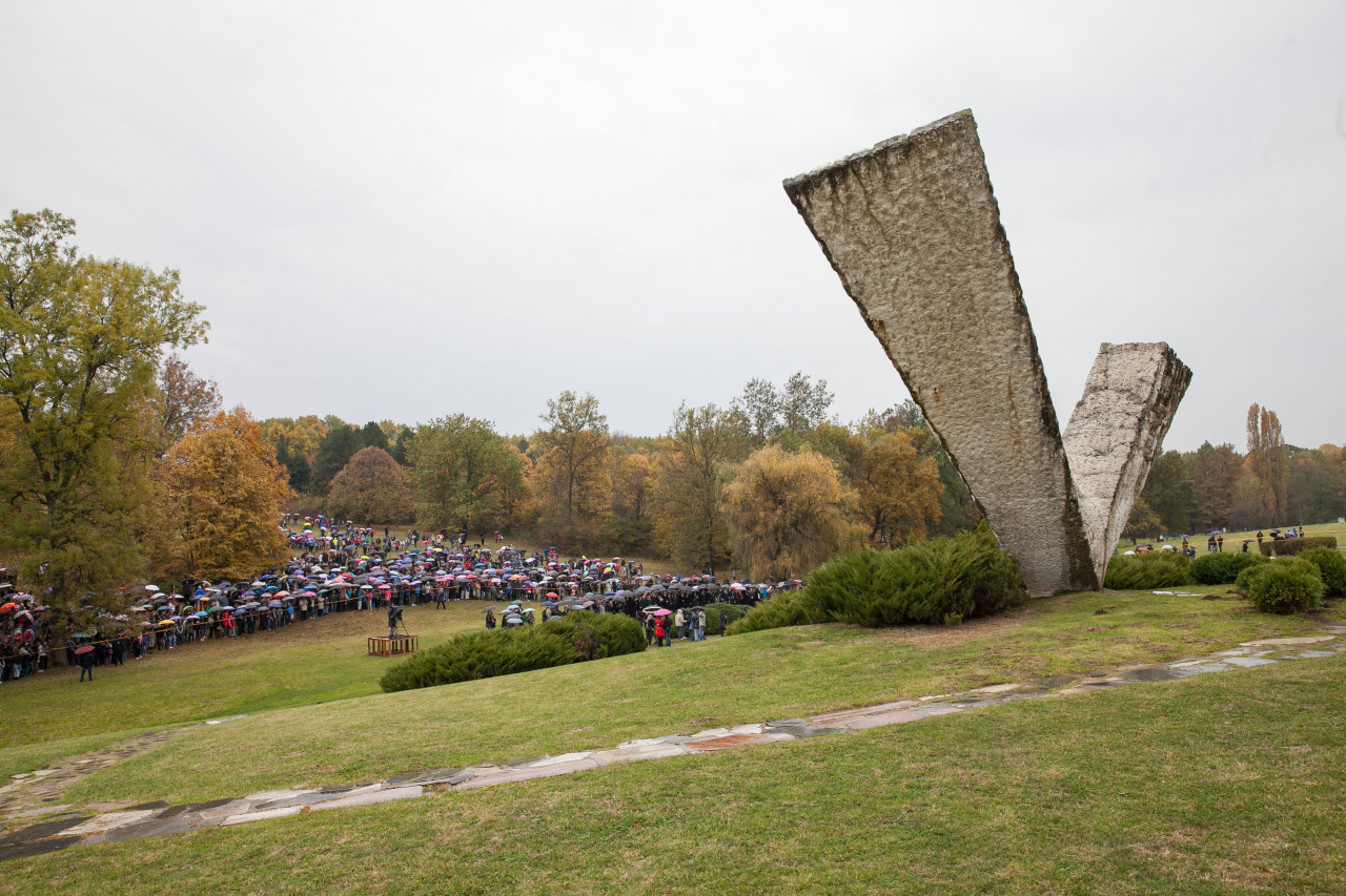 kragujevac-sumarice spomenik-1_orig.jpg