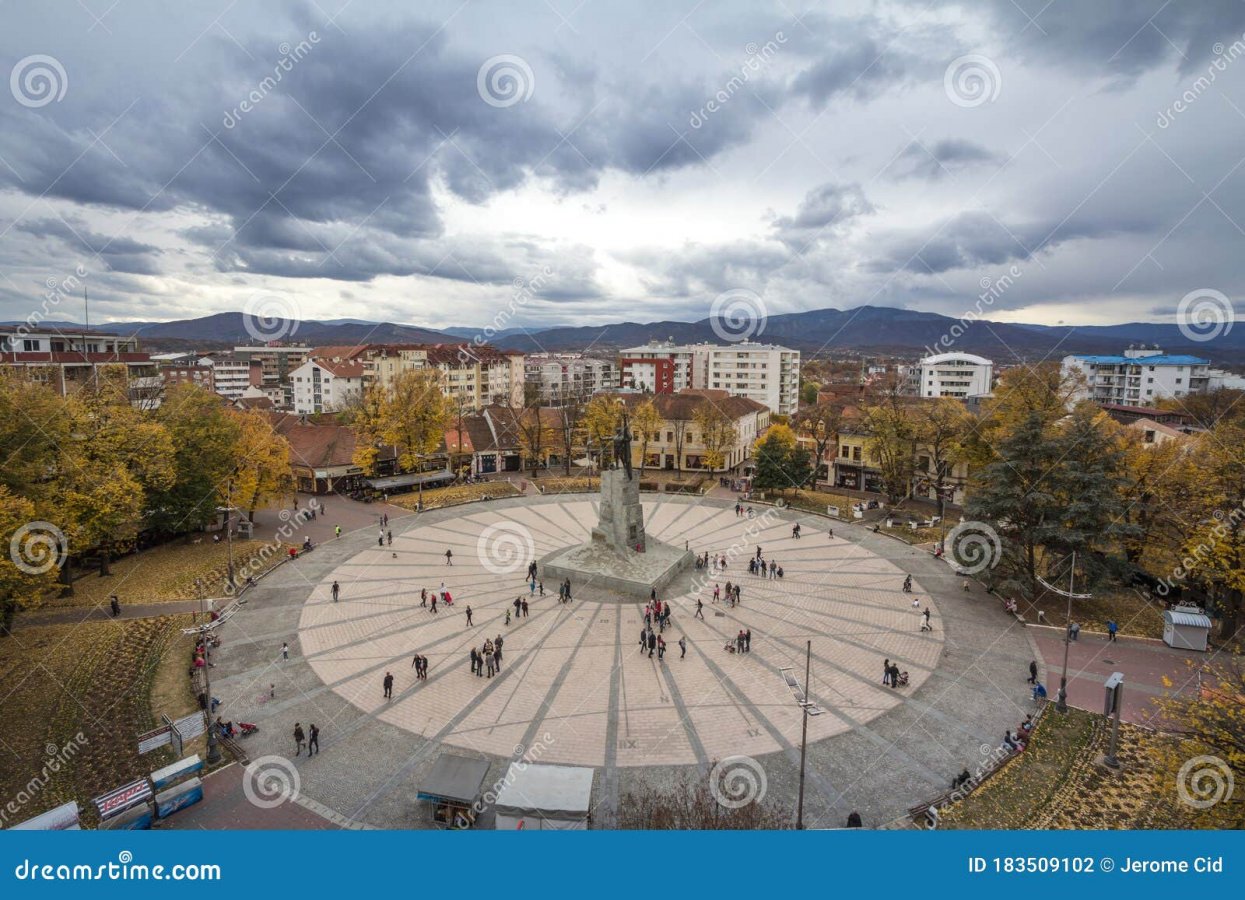 kraljevo-serbia-november-picture-main-square-kraljevo-trg-srpskih-ratnika-kraljevo-serbia-kral...jpg
