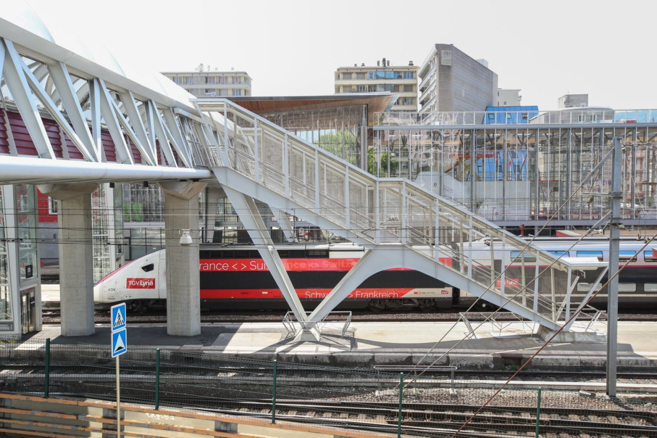 la-passerelle-sera-fermee-une-partie-de-la-journee-cote-cassine-jusqu-a-vendredi-archives-phot...jpg