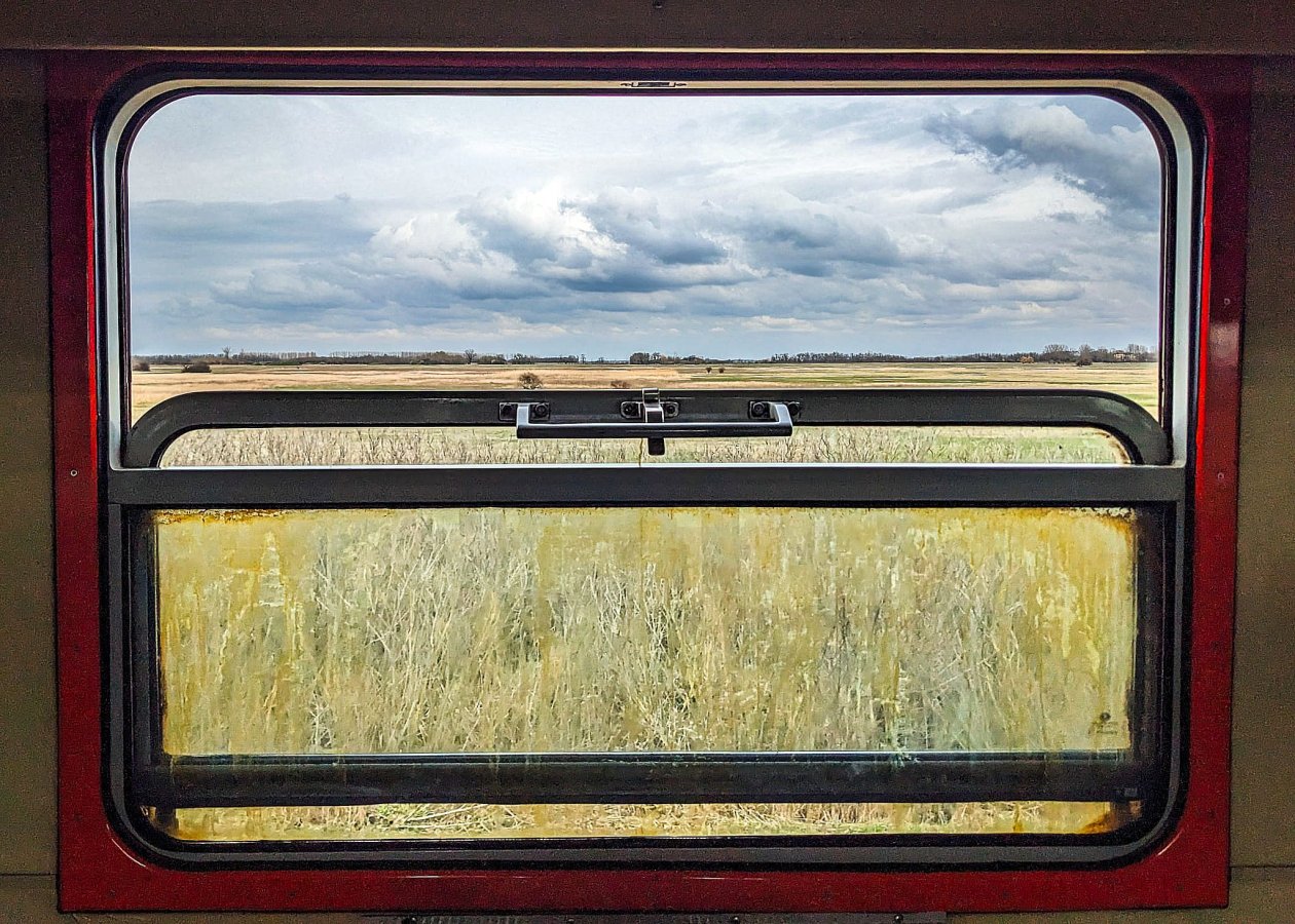 Madjarska pogled iz voza 2024.jpg