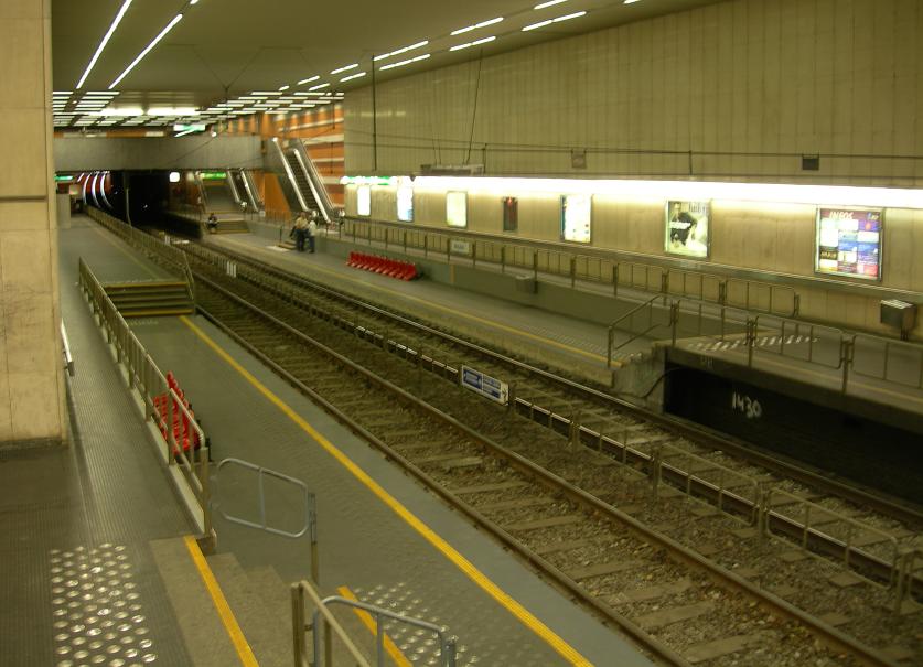 Metro_Brussel_Boileau.jpg