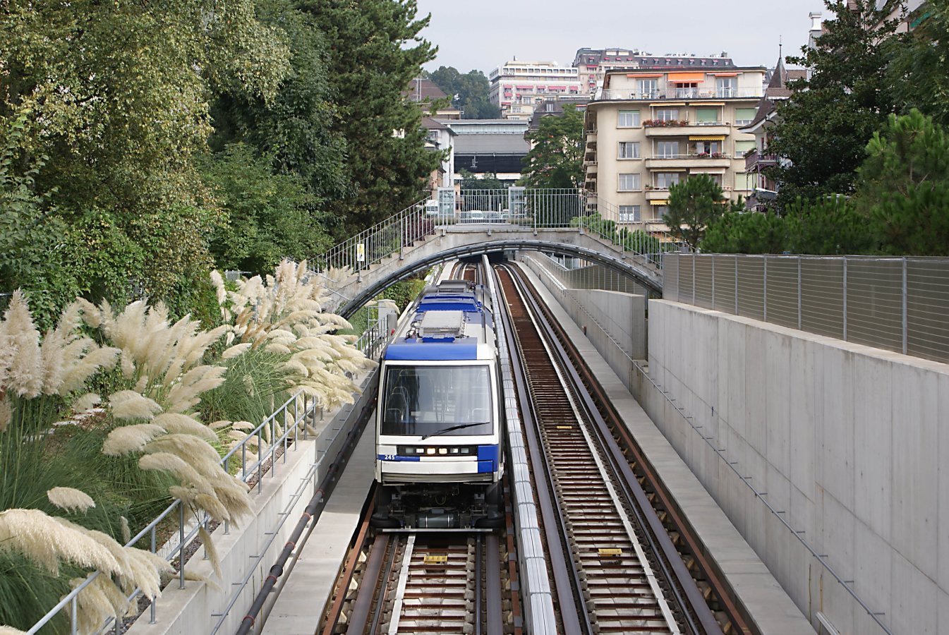 Metro_M2_Lausanne.jpg