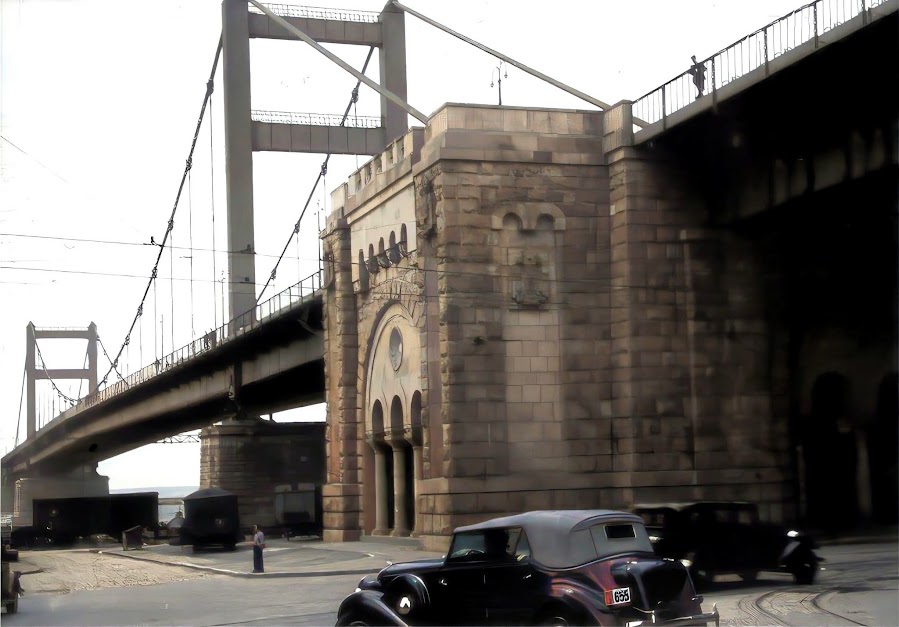 Most kralja Aleksandra I, koji je srušen u toku Drugog svetskog rata, danas se na tom mestu na...jpg