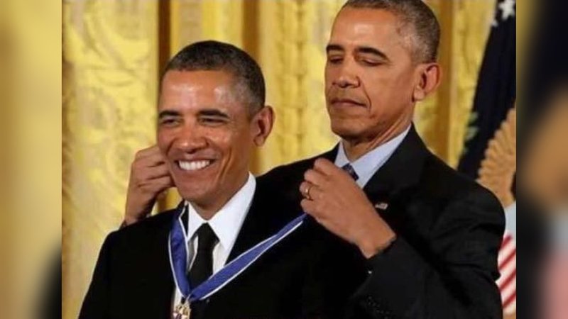 obama-giving-obama-award.jpg