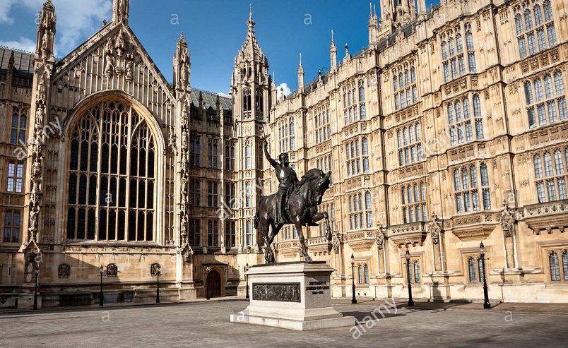 old-palace-yard-of-palace-of-westminster-the-seat-of-the-parliament-M1HB30.jpg