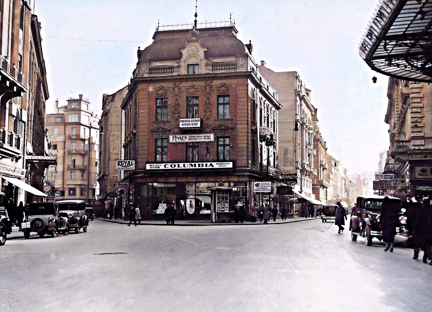 Palata Zora pre modernističke rekonstrukcije, ugao Knez Mihailove i Čika Ljubine, oko 1930..jpg