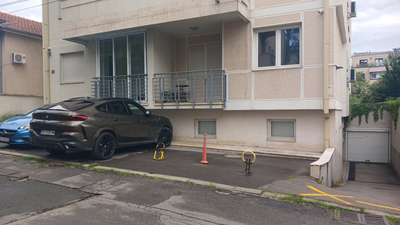 parking trotoar.jpg