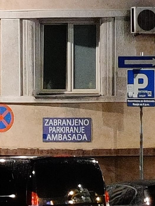parkiranje_ambasada.jpg