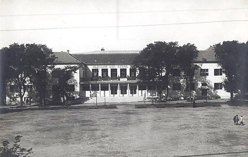 Pogled na prednju fasadu Narodnog doma kralja Alaksandra.jpg