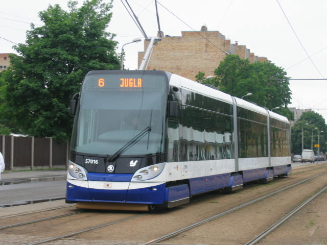 Riga,_Škoda_15T.jpg